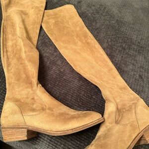 Gianni Bini Women’s Brown Suede Boots